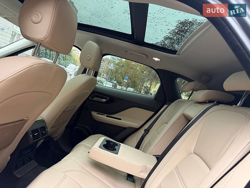 Внедорожник / Кроссовер Jaguar F-Pace 2016 в Киеве
