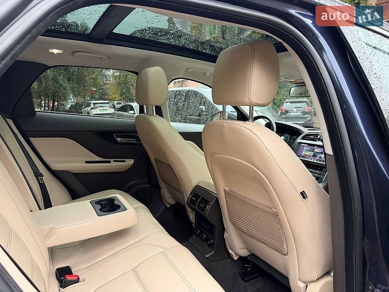 Внедорожник / Кроссовер Jaguar F-Pace 2016 в Киеве