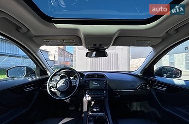 Внедорожник / Кроссовер Jaguar F-Pace 2016 в Киеве
