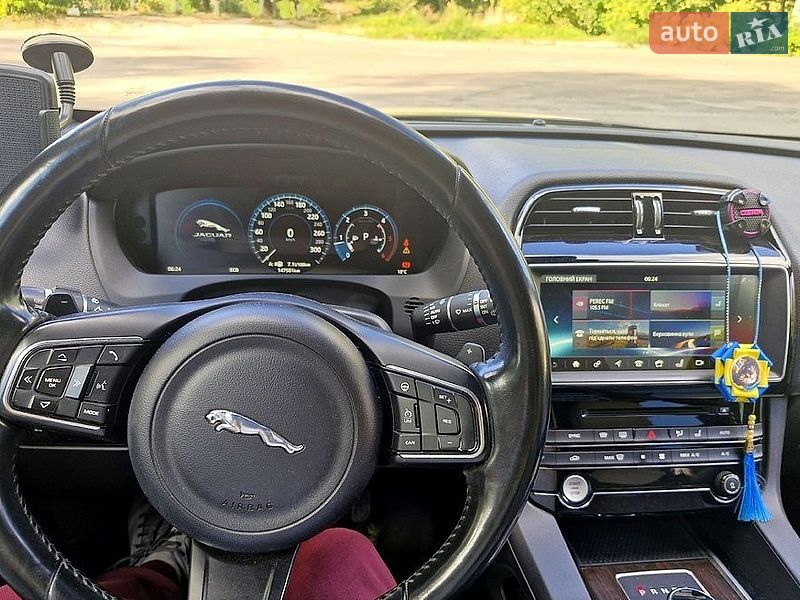 Позашляховик / Кросовер Jaguar F-Pace 2016 в Києві