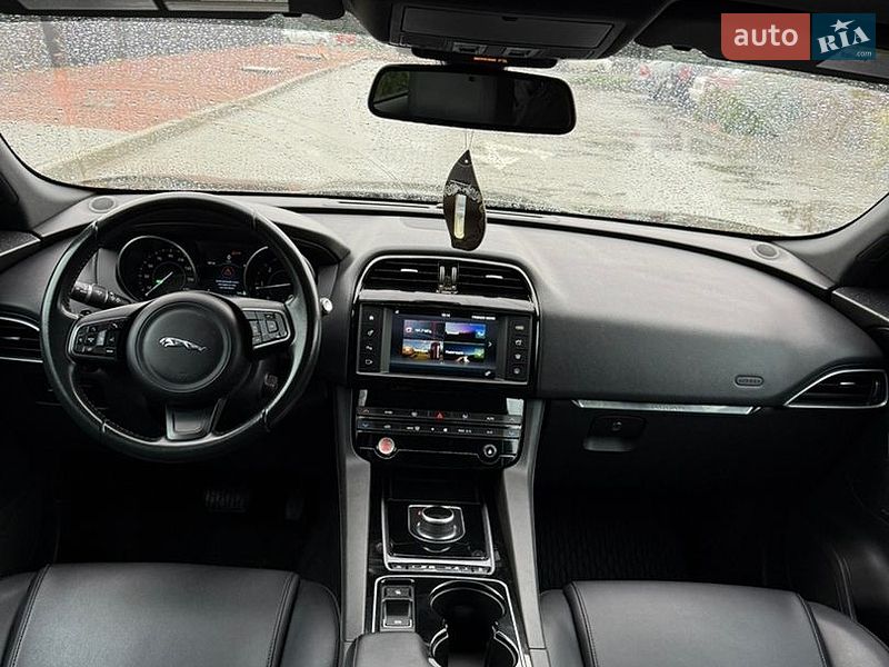 Внедорожник / Кроссовер Jaguar F-Pace 2016 в Хмельницком