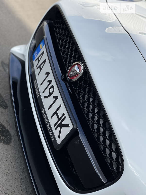 Купе Jaguar F-Type 2015 в Киеве