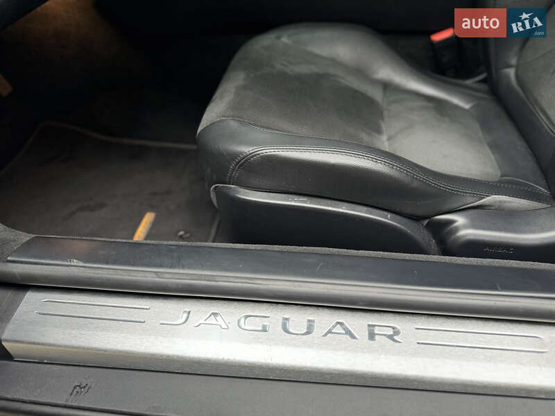 Купе Jaguar F-Type 2015 в Киеве