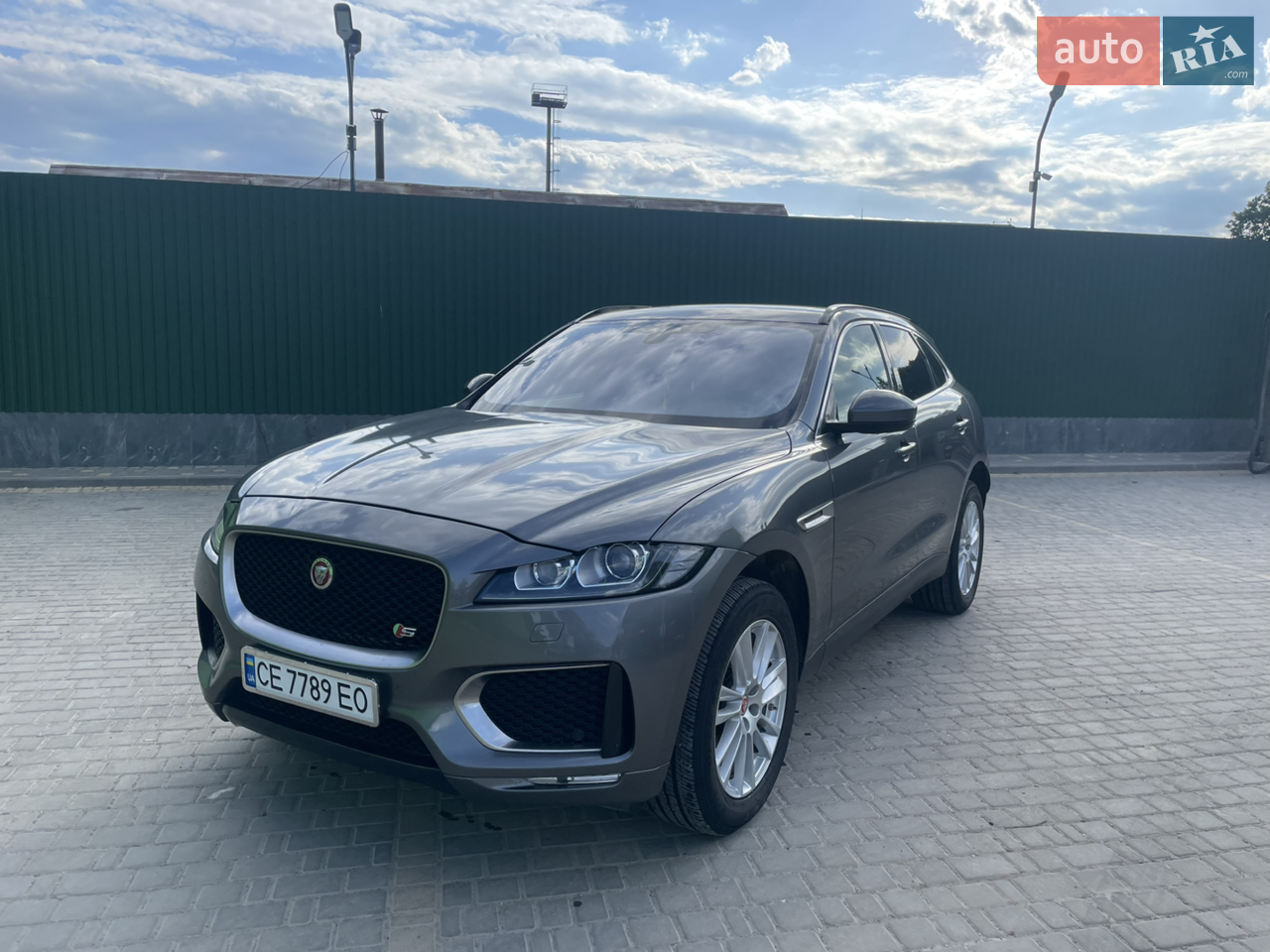 2017 Jaguar F-Pace - мініатюра 31