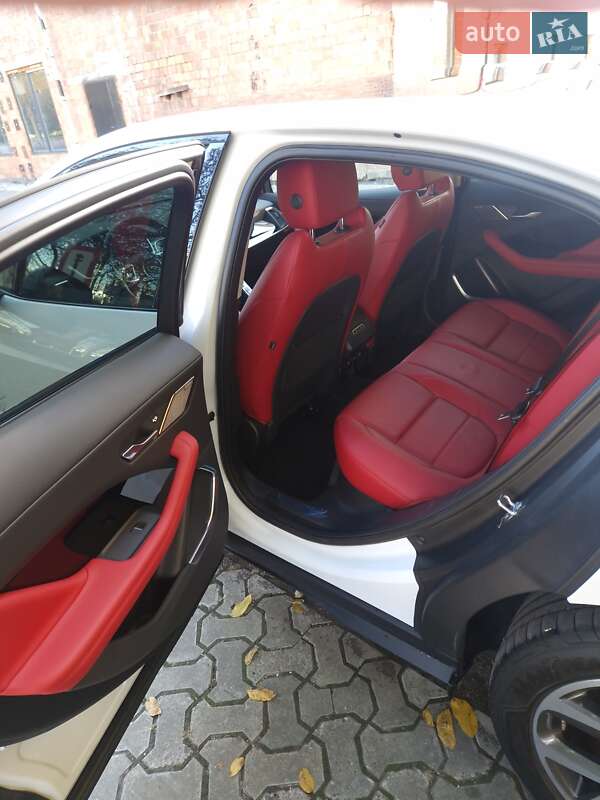 Позашляховик / Кросовер Jaguar I-Pace 2019 в Чернівцях