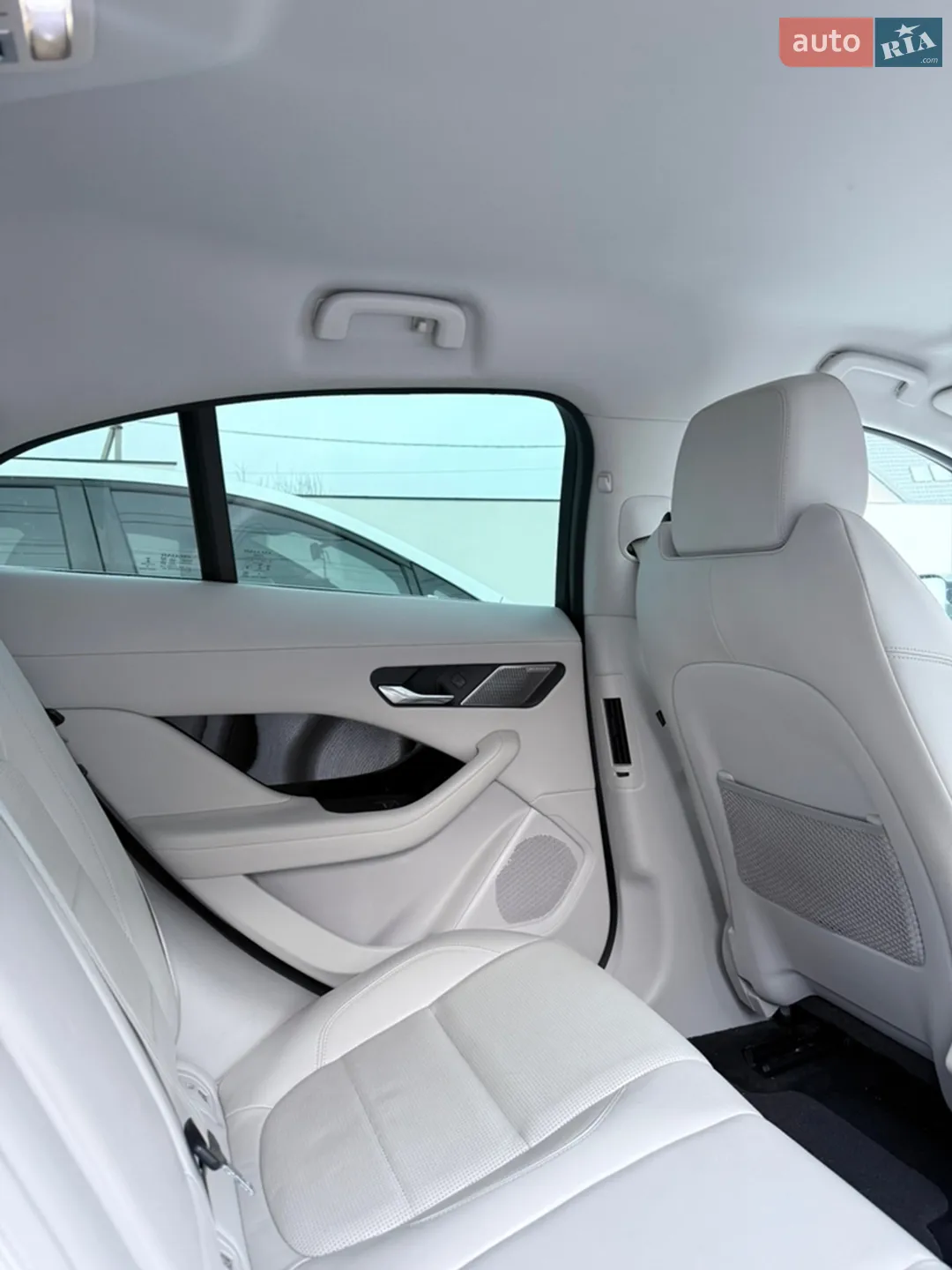 2019 Jaguar I-Pace - мініатюра 15