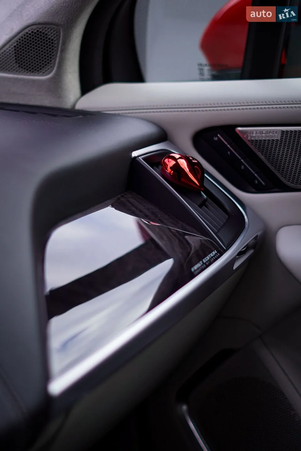2019 Jaguar I-Pace - мініатюра 16