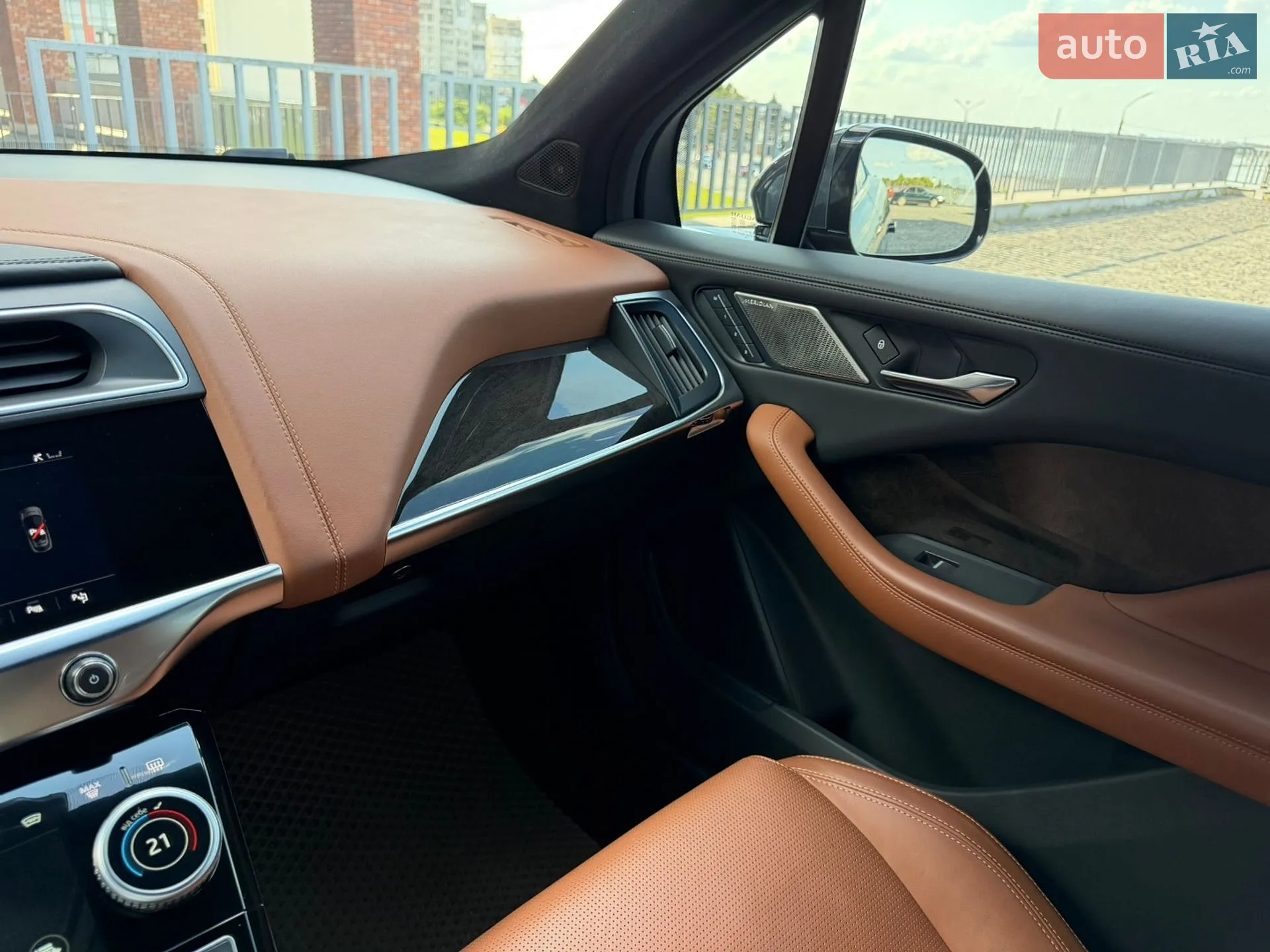 2019 Jaguar I-Pace - мініатюра 31