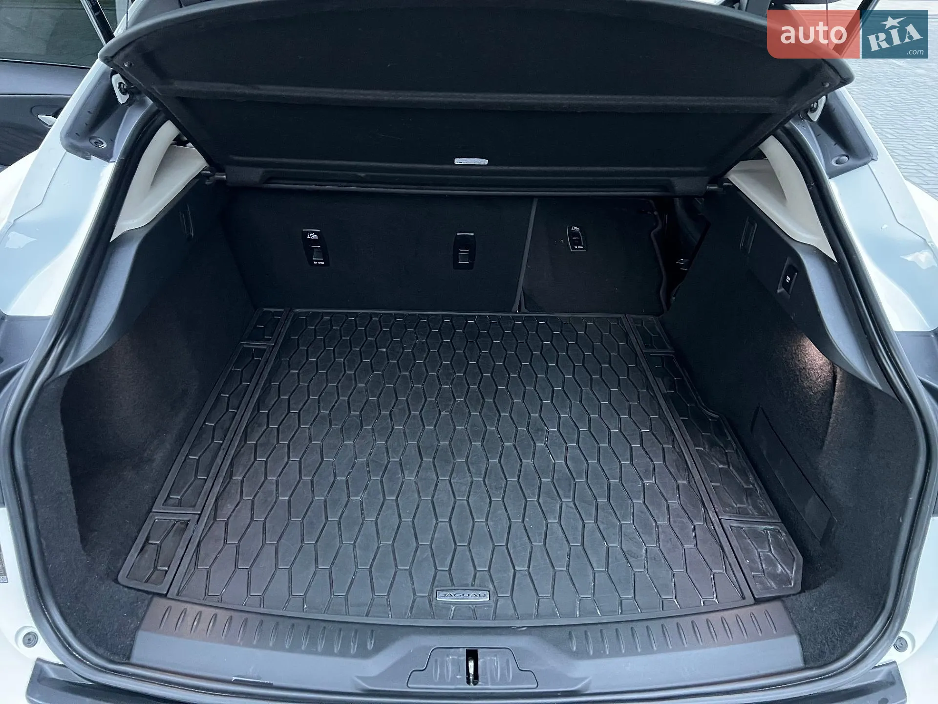 2019 Jaguar I-Pace - мініатюра 8
