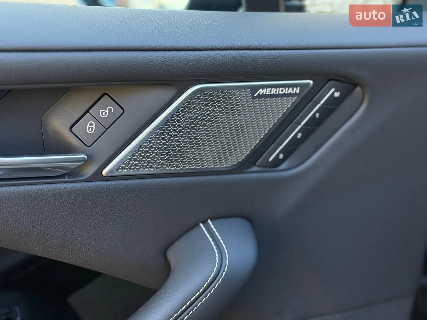 2019 Jaguar I-Pace - мініатюра 16