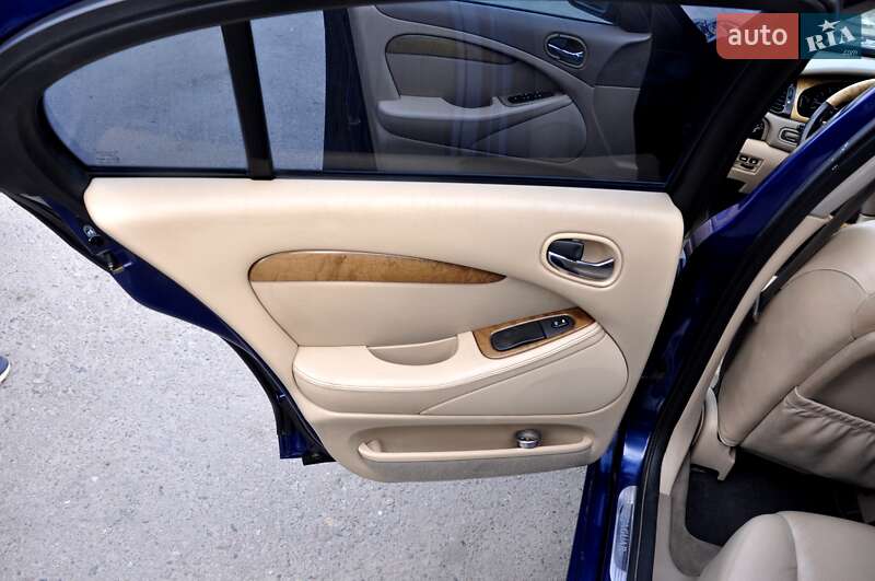 Седан Jaguar S-Type 2001 в Львові