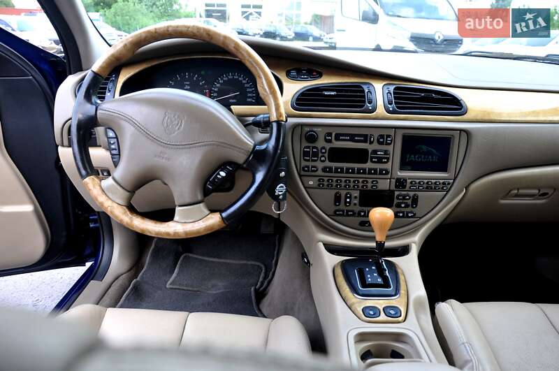 Седан Jaguar S-Type 2001 в Львові