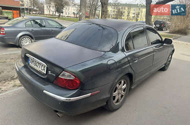 Седан Jaguar S-Type 2000 в 