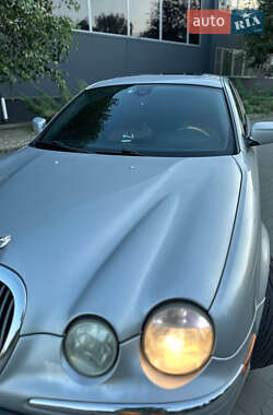 Седан Jaguar S-Type 2000 в 