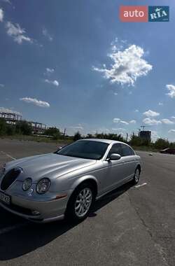 Седан Jaguar S-Type 2004 в Бучі