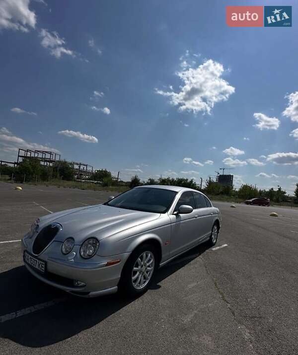 Седан Jaguar S-Type 2004 в Бучі