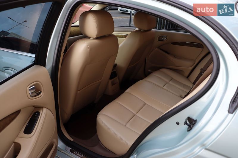 Седан Jaguar S-Type 2006 в Львове