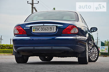 Седан Jaguar X-Type 2003 в Сарнах