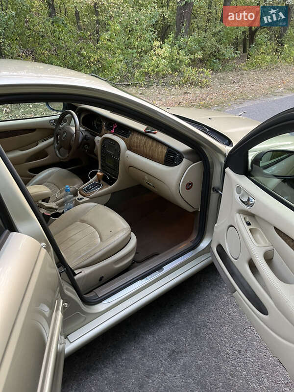 Седан Jaguar X-Type 2007 в Рокитному