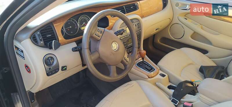 Седан Jaguar X-Type 2004 в Кам'янському
