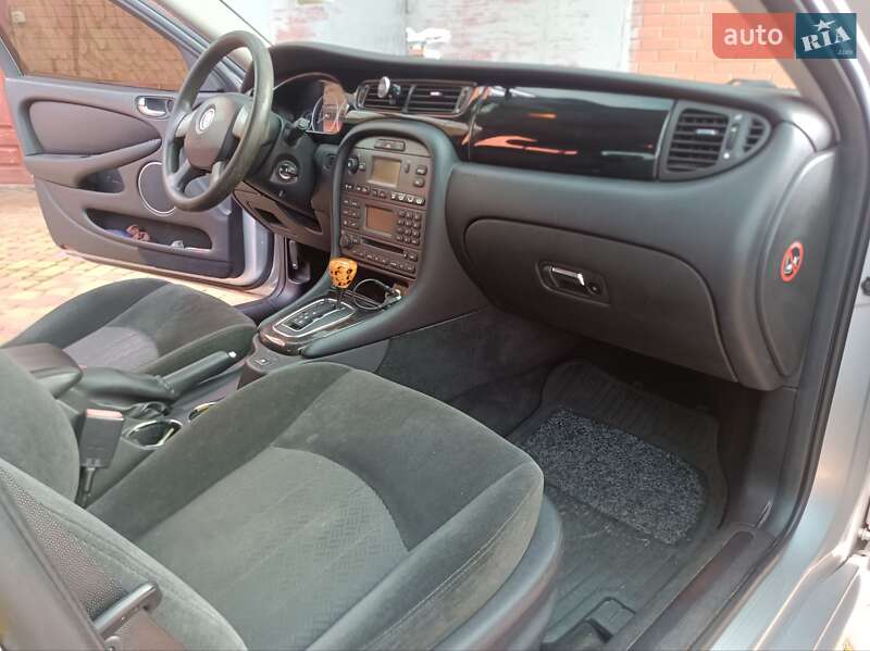 Седан Jaguar X-Type 2005 в Іванкові