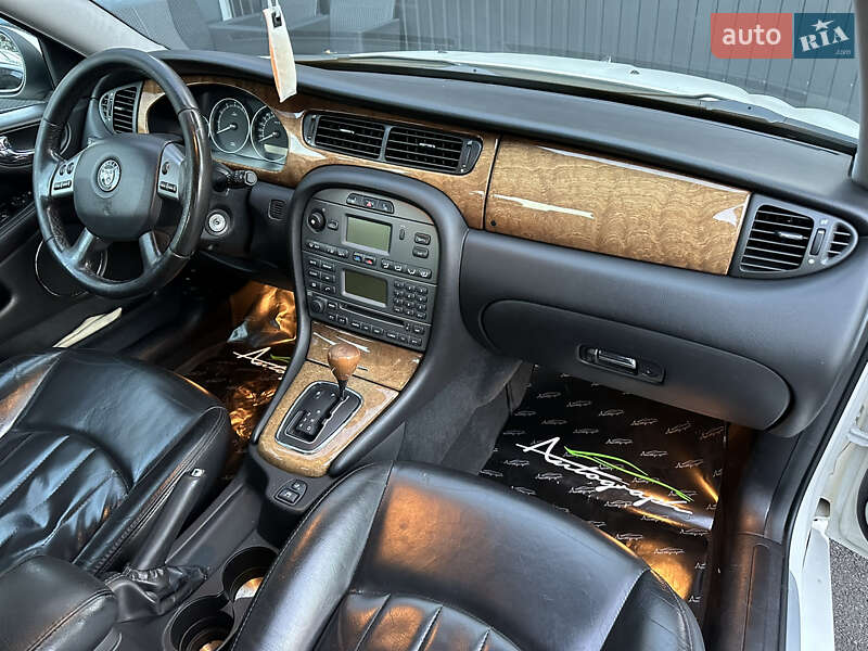 Седан Jaguar X-Type 2008 в Киеве