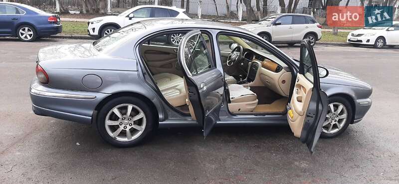 Седан Jaguar X-Type 2004 в 