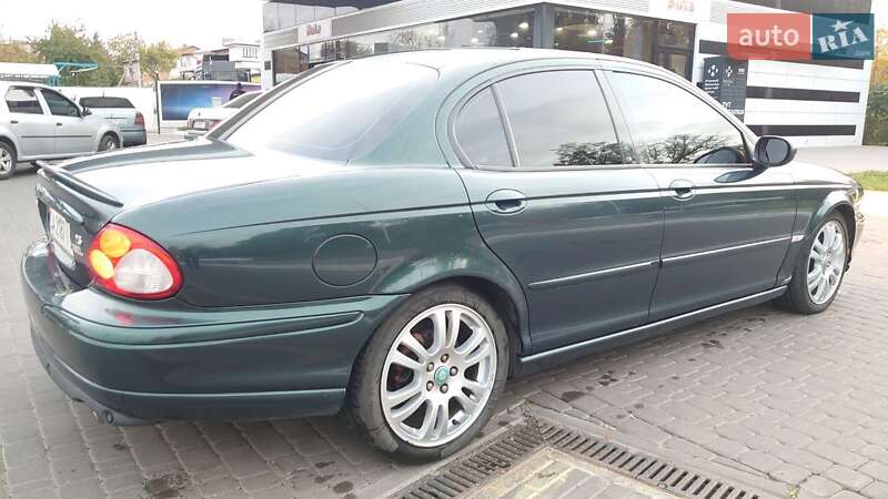 Седан Jaguar X-Type 2002 в Умані