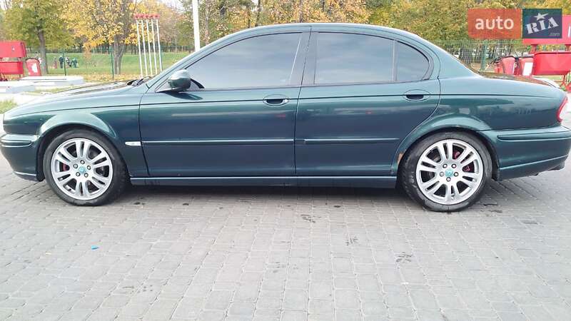 Седан Jaguar X-Type 2002 в Умані