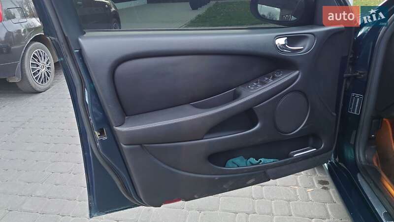 Седан Jaguar X-Type 2002 в Умані