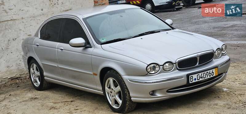 Седан Jaguar X-Type 2002 в Охтирці