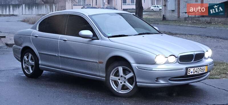 Седан Jaguar X-Type 2002 в Охтирці