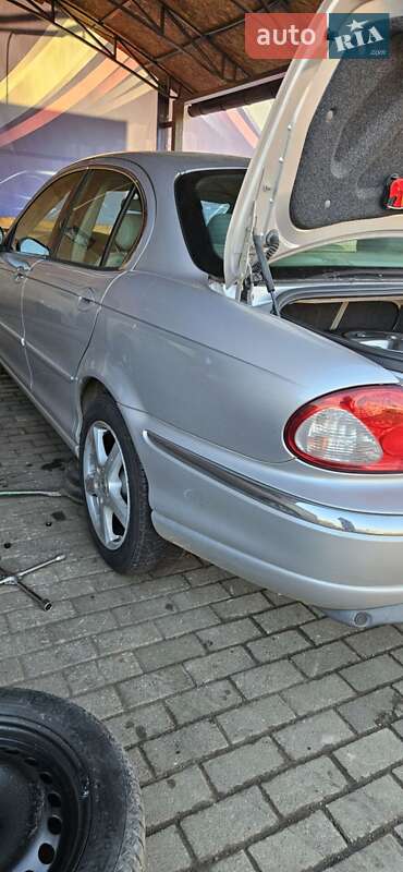 Седан Jaguar X-Type 2002 в Охтирці