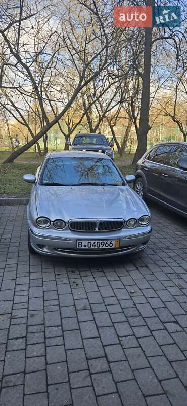 Седан Jaguar X-Type 2002 в Охтирці