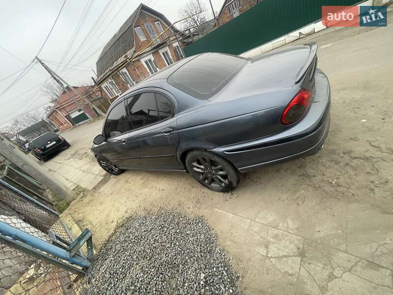 Седан Jaguar X-Type 2001 в Балті