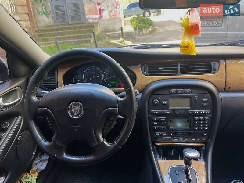Седан Jaguar X-Type 2001 в Львове