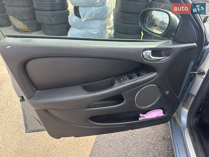 Седан Jaguar X-Type 2004 в Киеве