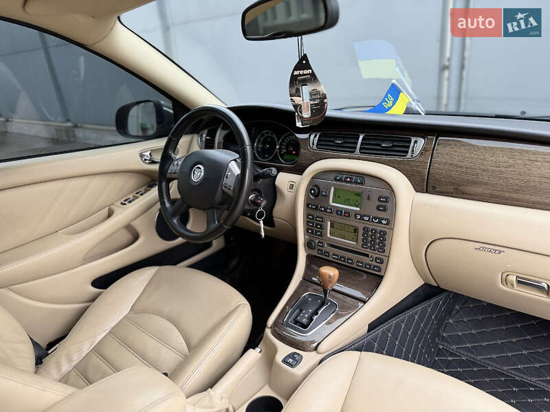 Седан Jaguar X-Type 2008 в Глевахе