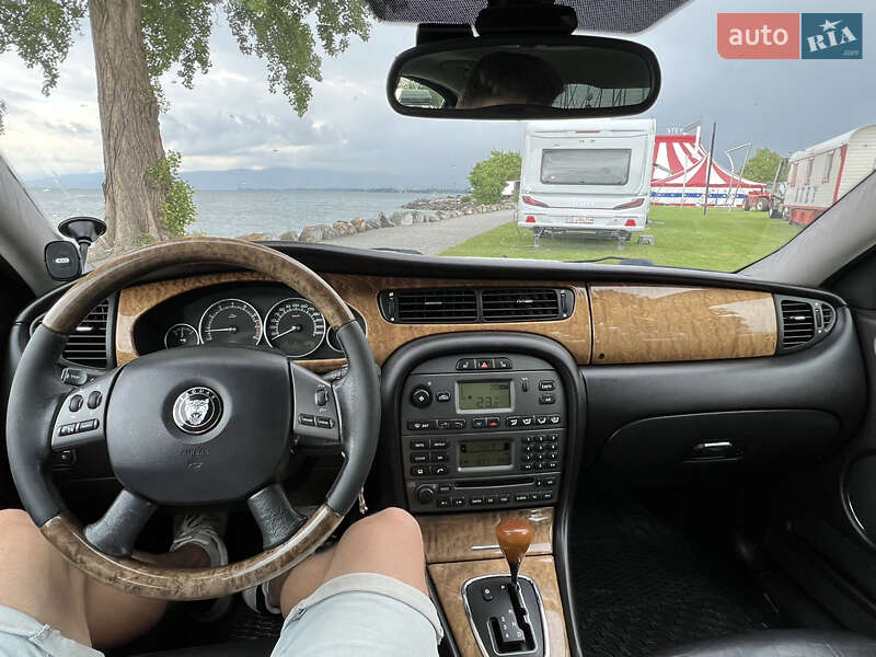 Седан Jaguar X-Type 2007 в Львові