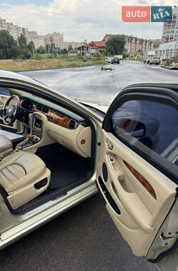 Седан Jaguar X-Type 2009 в 