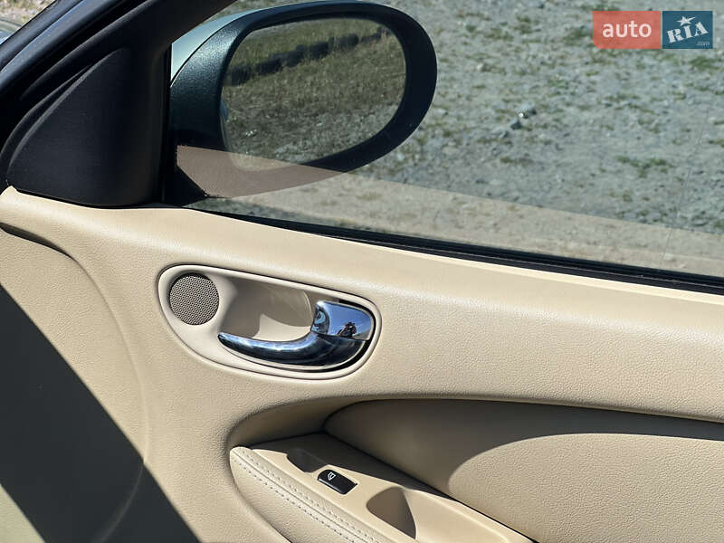Седан Jaguar X-Type 2006 в Львове