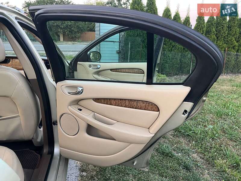 Седан Jaguar X-Type 2007 в Радехове