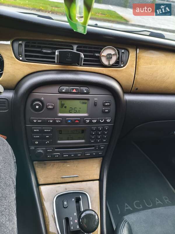 Седан Jaguar X-Type 2005 в Макарові