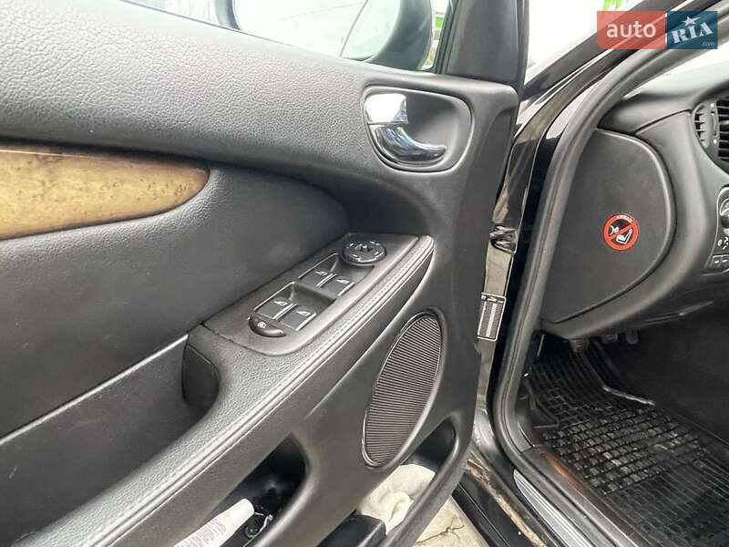 Седан Jaguar X-Type 2001 в Тячеве