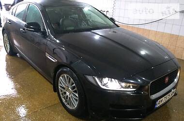 Седан Jaguar XE 2015 в Житомирі