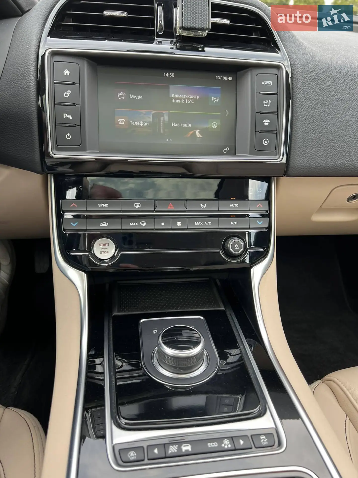 2018 Jaguar XE - мініатюра 13