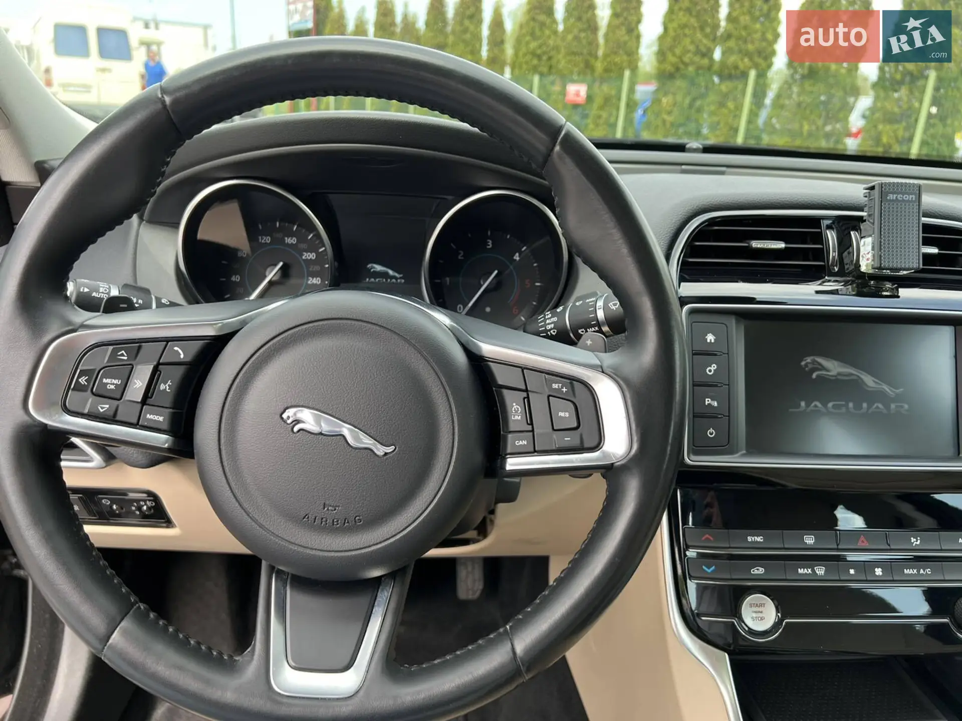 2018 Jaguar XE - мініатюра 14