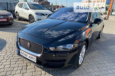 Седан Jaguar XE 2016 в Львові