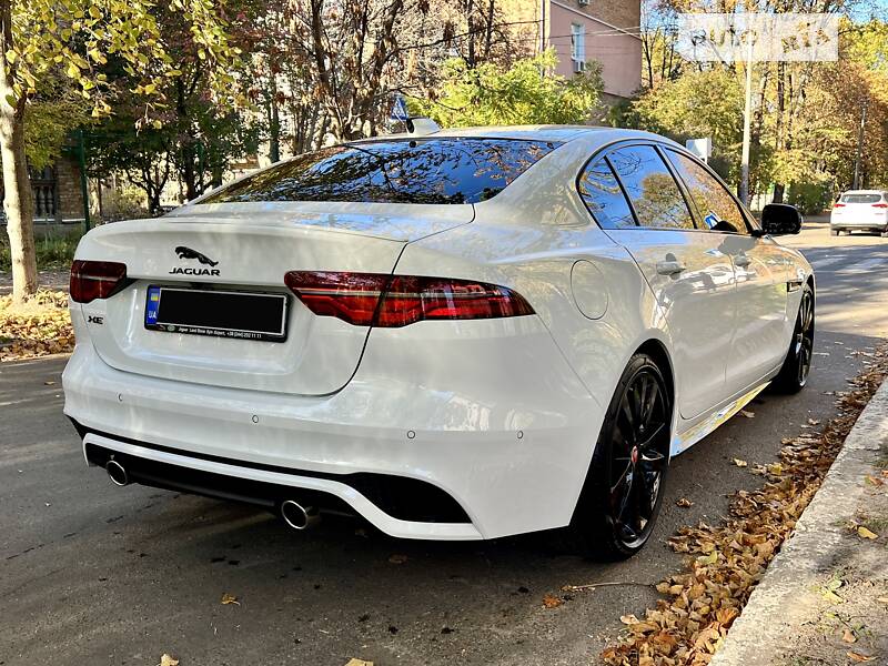 Седан Jaguar XE 2021 в Киеве