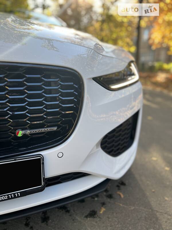 Седан Jaguar XE 2021 в Киеве
